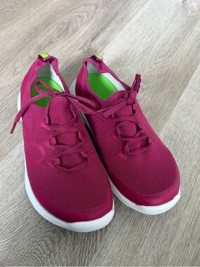 OOFOS OOmg Sport Low LS Recovery Shoes - Magenta/maroon - Women’s Size 9